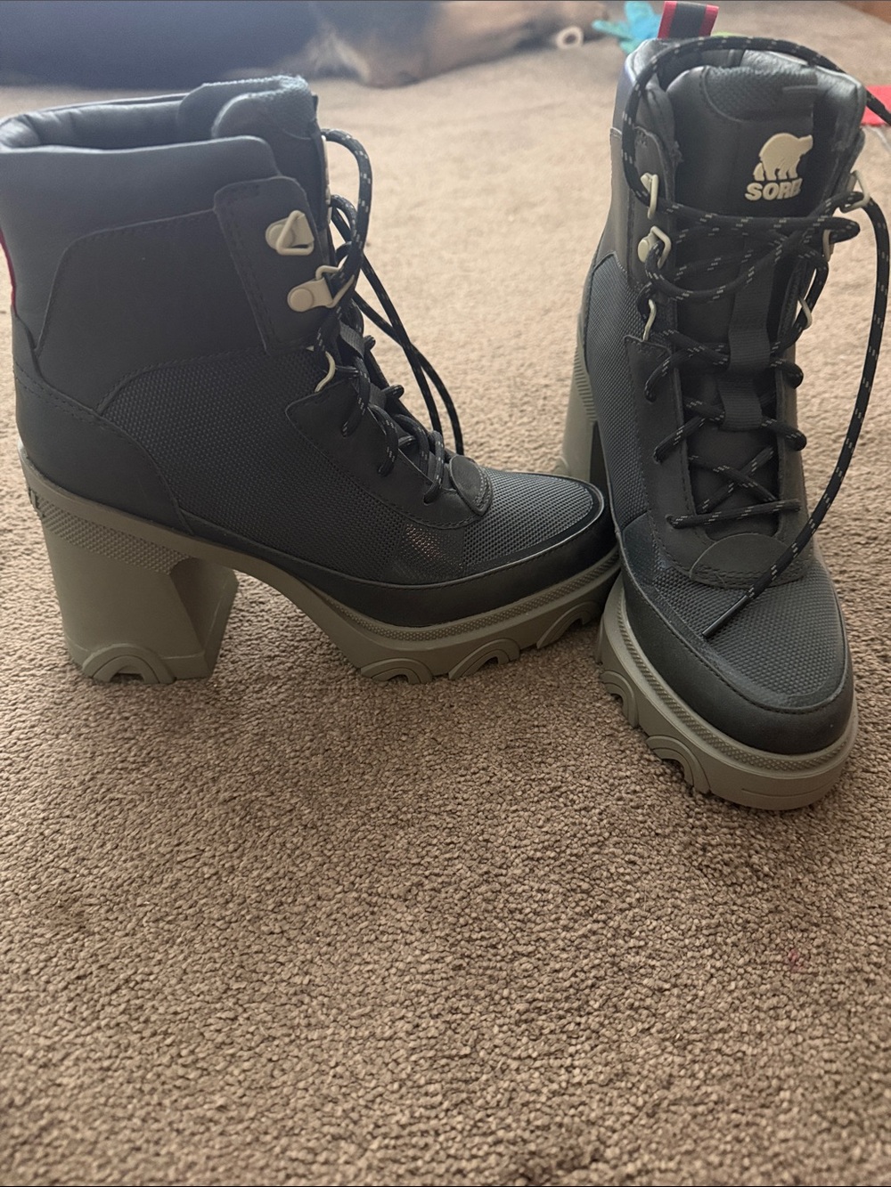 Sorel Women's Olive Green Chunky Platform Lace-Up Boots
